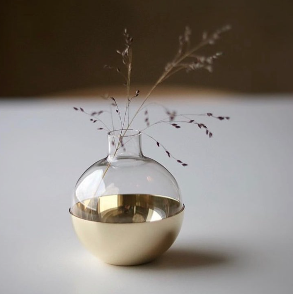 Skultuna Pomme Vase Medium - Brass — Parrot Tulip